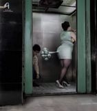 Тетки взрослые онлайн в лифте