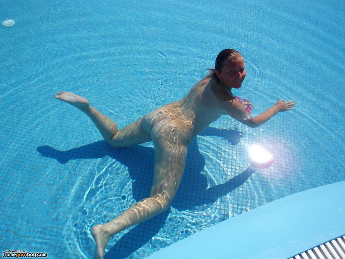 Подсмотренное за голой соседкой купающейся в дачном бассейне фото