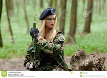 Фото девушек в военной форме